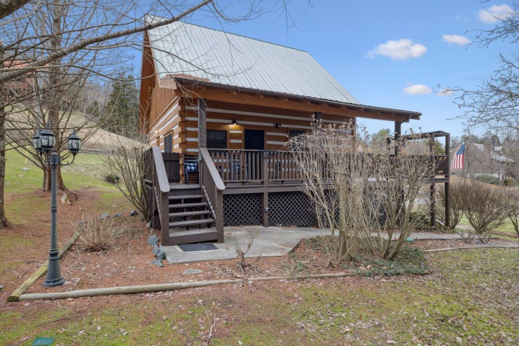 Mama Bear Cabin - Image 2